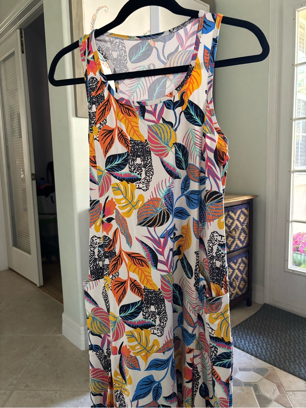 #104 Tropical Leaf Print Sleeveless Tank Top in White